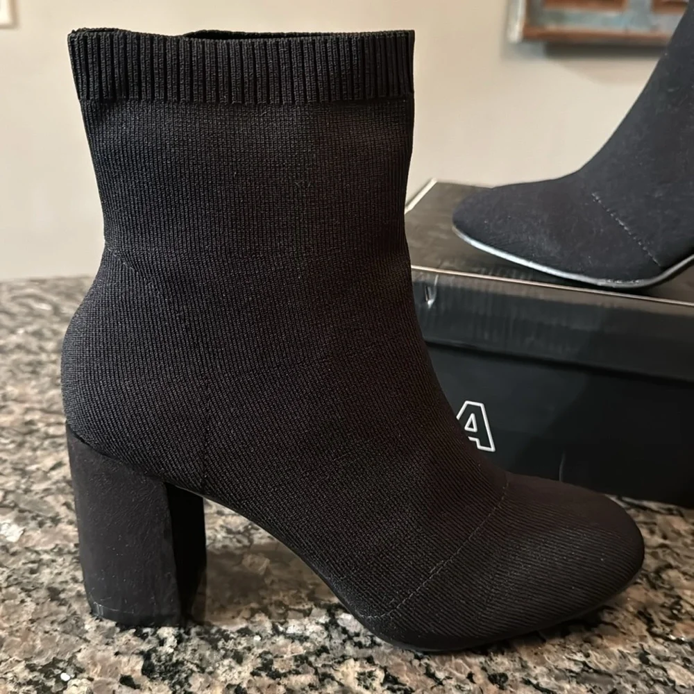 Mia Erika Black Knit 9inch Bootie NIB 8M